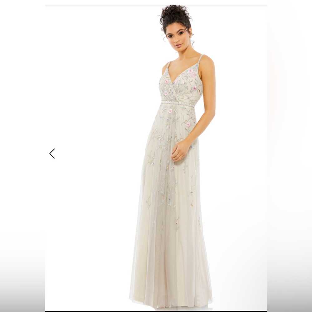 Mac Duggal Floral Embroidered Beaded A Line Gown Size 8 NWT beige Multi 9141